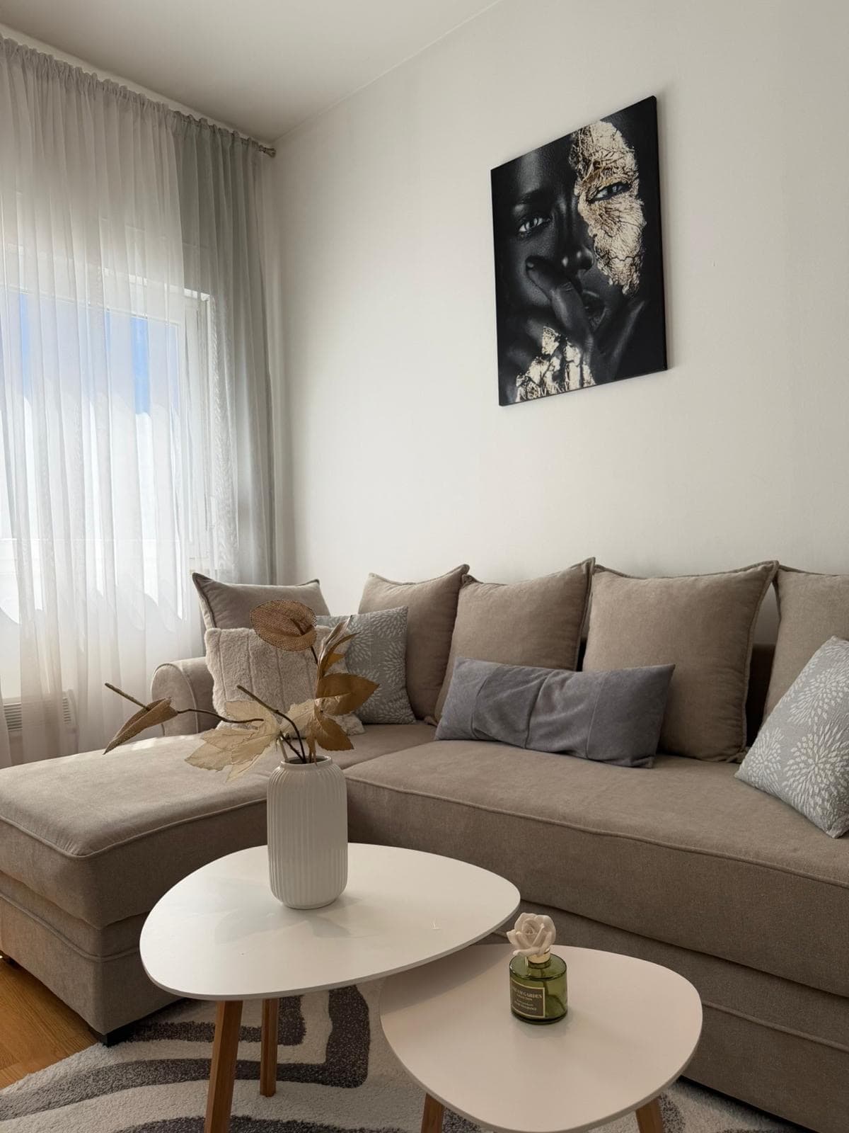 Uređen dnevni boravak — stan na dan City Point Apartment u centru Banjaluke